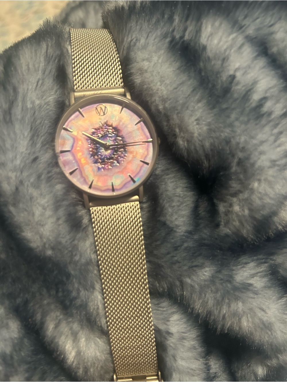Mesh Band Crystal Dial Women's Watch - Gold